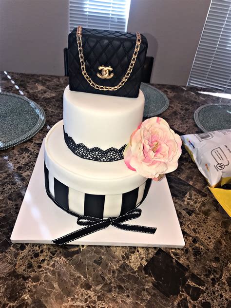 simple chanel cake|Chanel cake price.